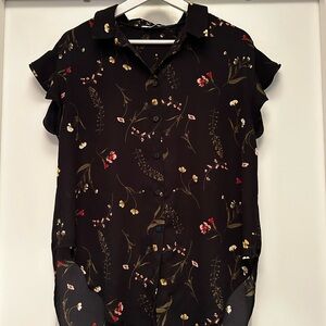 Denver Hayes Black Floral Button-Down tie-front Shirt